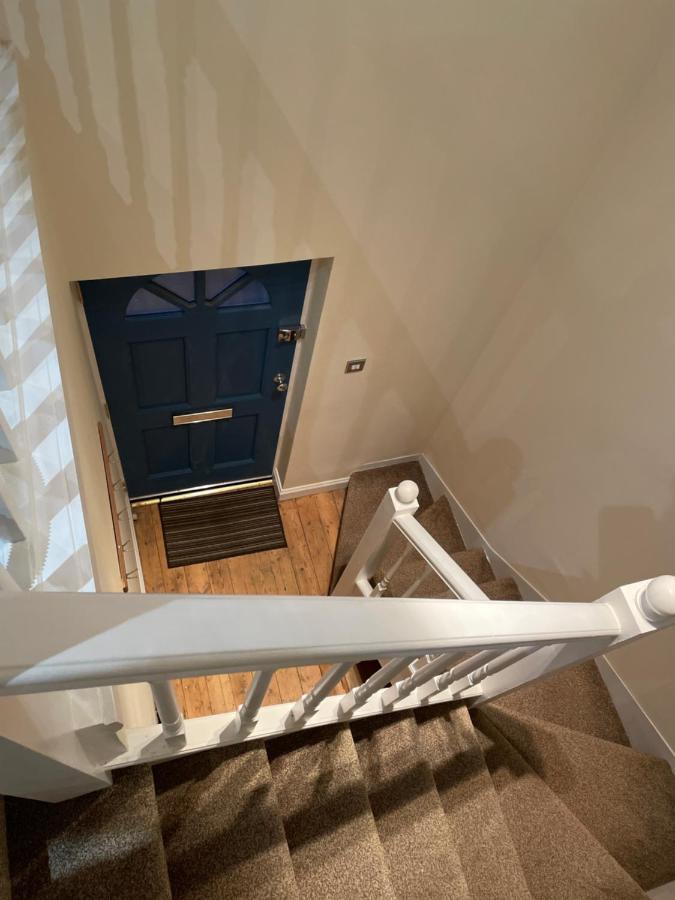 Super Convenient For Central London - Large 2 Double Bed Apartment 30 Seconds Walk To Platform Train Station And 19 Mins To London Waterloo ภายนอก รูปภาพ